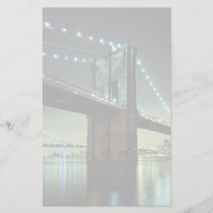Papelería Puente de Brooklyn por la noche en el puente Manha