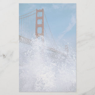 Papelería Puente de San Francisco debajo del aerosol,
