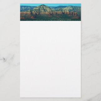 Papelería Sedona y la roca de la olla de café desde arriba