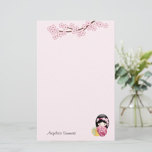Papelería Tuerca Kokeshi de primavera Chica Geisha rosa (Anverso de pie)