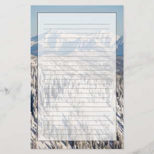 Papelería Una vista escénica de las montañas y de los