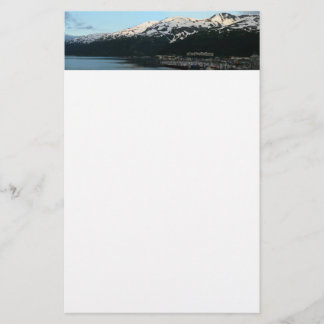 Papelería Whittier en la escena del atardecer de Alaska