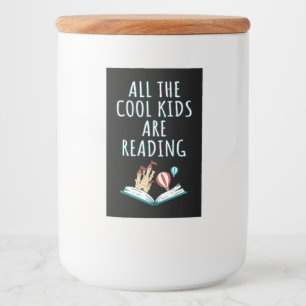 Para Comida Todos los niños de Guay están leyendo la etiqueta 