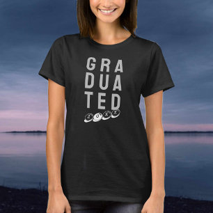 Para los recién graduados. Una camiseta de graduad