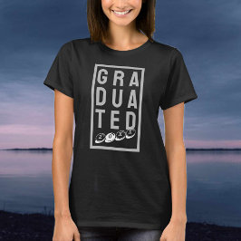 Para los recién graduados. Una camiseta de graduad