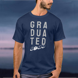 Para los recién graduados. Una camiseta de graduad