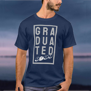 Para los recién graduados. Una camiseta de graduad