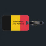 Para Maletas Etiqueta de equipaje con bandera de Bélgica<br><div class="desc">Identifique fácilmente su equipaje mientras muestra su orgullo belga con esta etiqueta de equipaje duradera que incluye la bandera de Bélgica. Esta etiqueta para el equipaje, elaborada con materiales de alta calidad, muestra de forma destacada el diseño icónico de la bandera belga, con tres bandas verticales de negro, amarillo y...</div>