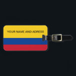 Para Maletas Etiqueta de equipaje con bandera de Colombia<br><div class="desc">Presentamos nuestra vibrante etiqueta de equipaje con la bandera de Colombia, diseñada para añadir un toque de orgullo cultural y practicidad a sus viajes! Diseñada con meticulosa atención a los detalles, esta etiqueta de equipaje muestra los colores llamativos de la bandera colombiana: amarillo, azul y rojo. El diseño presenta de...</div>