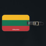 Para Maletas Etiqueta de equipaje patriótico de bandera naciona<br><div class="desc">Etiqueta patriótica portaequipajes de la bandera nacional de Lituania con la bandera de Lituania impresa en un lado de la etiqueta. El nombre del país escrito con el tipo de letra vibrante está integrado en el diseño de la parte inferior. El texto es totalmente personalizable usando la función "Personalizar". Otro...</div>