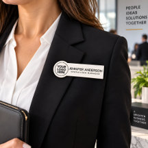 Etiqueta de nombre profesional con logotipo person