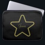Para Portátil Funda de Star Tablet personalizado<br><div class="desc">Para el aficionado a la película... o para cualquier estrella brillante que pueda conocer... Un fondo negro con una estrella dorada y letras cursivas de oro... personalizadas con un nombre especial... Gran idea de regalo para cumpleaños, celebraciones, fiestas y más... o añadir un toque de encanto vintage a tu propio...</div>