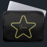 Para Portátil Funda de Star Tablet personalizado<br><div class="desc">Para el aficionado a la película... o para cualquier estrella brillante que pueda conocer... Un fondo negro con una estrella dorada y letras cursivas de oro... personalizadas con un nombre especial... Gran idea de regalo para cumpleaños, celebraciones, fiestas y más... o añadir un toque de encanto vintage a tu propio...</div>