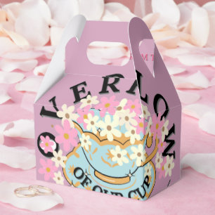 Para Regalos Caja de favores sobrevolada por la poeta Adiela Ak