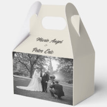 Caja de regalo de boda con letra minimalista cálid