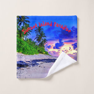 Paraíso tropical de la puesta del sol de la isla