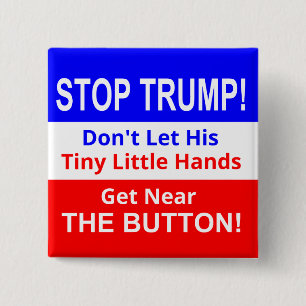 Pare el botón cuadrado de las pequeñas manos