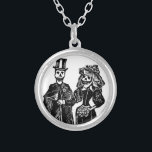 Pareja de esqueleto - collar #2<br><div class="desc">Una imagen vintage manipulada digitalmente basada en una obra creada por José Guadalupe Posada (1852-1913),  famoso por sus imágenes del "Día de los Muertos".</div>