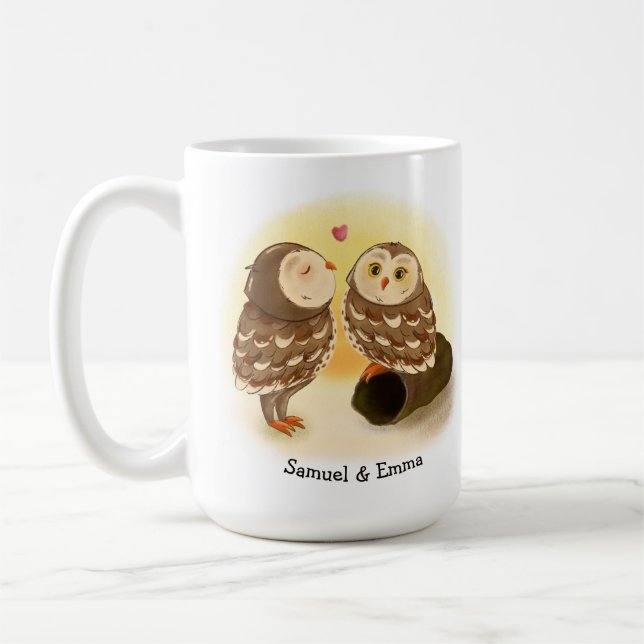 Pareja de lechuza adorable en la taza romántica al (Izquierda)