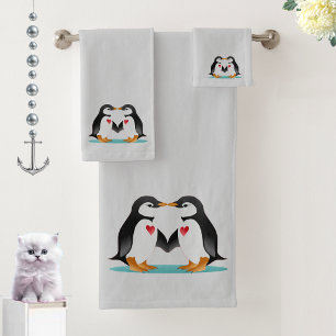 Pareja de pingüinos modernos lindos en gris claro