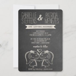 Pareja en Chalkboard Invitación a la boda lesbiana