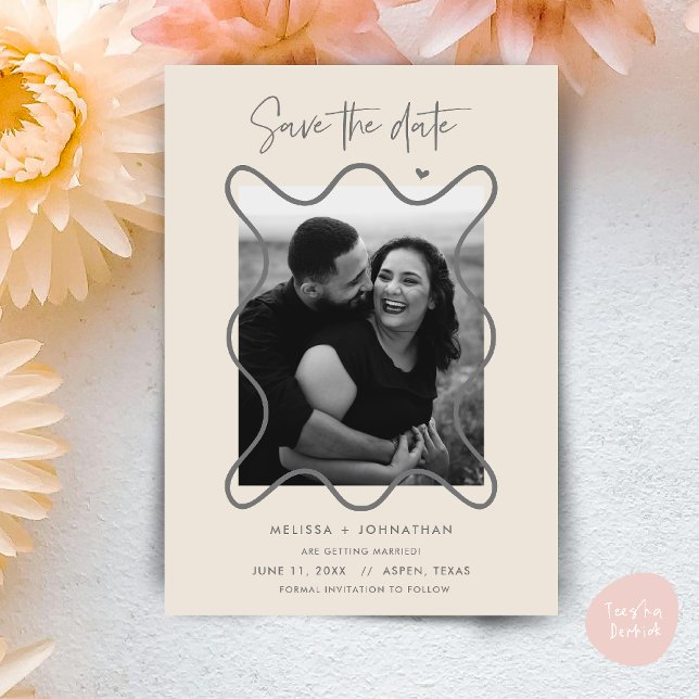 Pareja feliz, guarden la fecha, anuncio de boda (Happy Couple Save the date wedding announcement whimsical in cream grey)