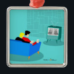 Pareja gay retro viendo la TV Ornamento cerámico<br><div class="desc">¡Este diseño televisivo de la Pareja Gay Retro es simplemente fabuloso! El estilo de los años 60, con un diseño de arte minimalista, cuenta con el respaldo de una pareja acogedora y su programa favorito de televisión en blanco y negro. La sala, elegante, turquesa y verde azulada, destaca por su...</div>