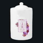 Pareja Monograma Tetera Porcelana<br><div class="desc">Crea una tetera especial de porcelana con tus monogramas. El diseño presenta orquídeas en flor y tiene espacio para dos monogramas junto con la fecha de su boda. Simplemente cambie los monogramas a sus iniciales deseadas. Utilice la plantilla para personalizar. También hace un gran regalo.</div>