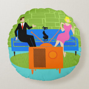Pareja retro con almohada redonda de gato