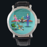 Pareja retro con reloj de perros para hombres<br><div class="desc">Esta pareja retro con vigilancia de perros parece una escena de una comedia romántica. El estilo de los años 60, con un diseño de arte minimalista, cuenta con una atractiva pareja que disfruta de una velada romántica en casa. La sofisticada sala cuenta con una chimenea de agua y ladrillo verde...</div>