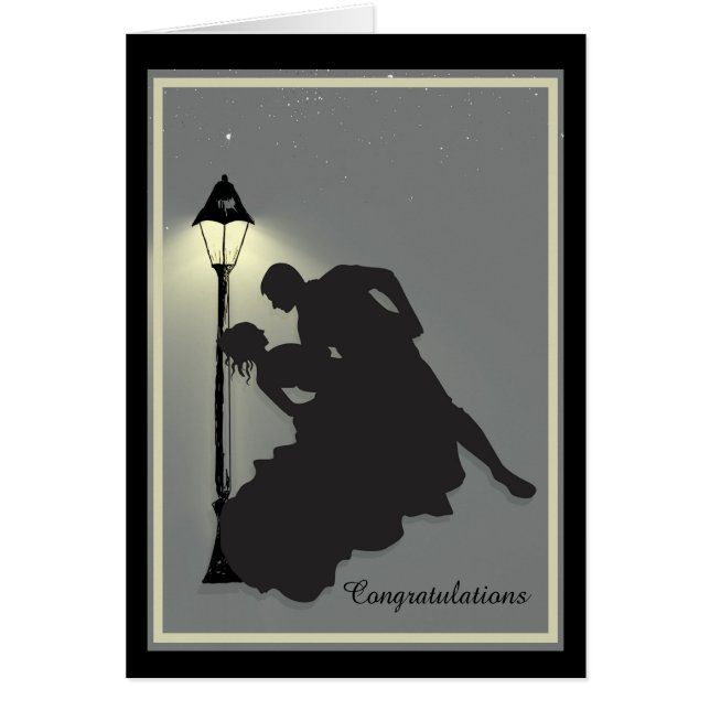 Pareja romántica bailando bajo la luz de las calle (Frente)