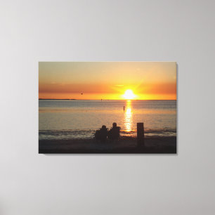 Pareja Sentada En La Playa En La Impresión De Canv