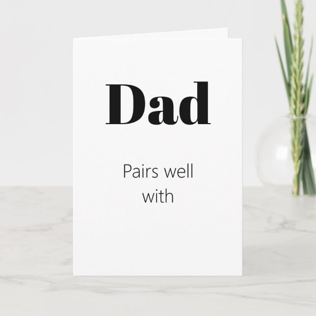 Pares divertidos con la tarjeta del día del padre (Anverso)