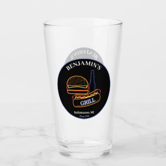 Parrilla de patio trasero con cerveza de perros ca