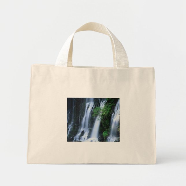 Parte inferior de la cascada triple en una bolsa d (Frente)
