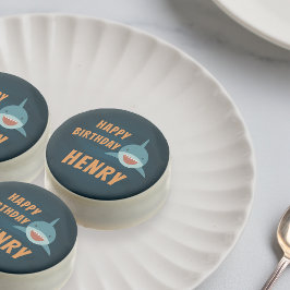 Partido de cumpleaños del tema del tiburón persona