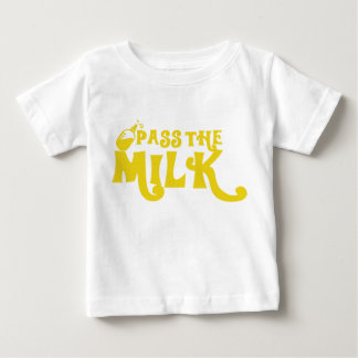 Pasa la camiseta de la mochila de la leche