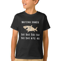 Pascua la camiseta básica de Matzah Shark