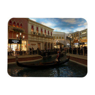 Paseo de la góndola en el imán veneciano