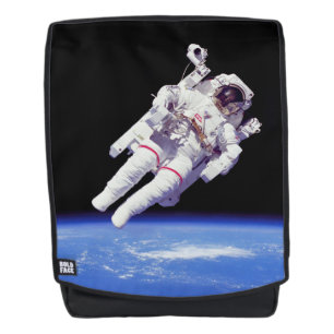 Paseo espacial con mochila propulsora de astronaut