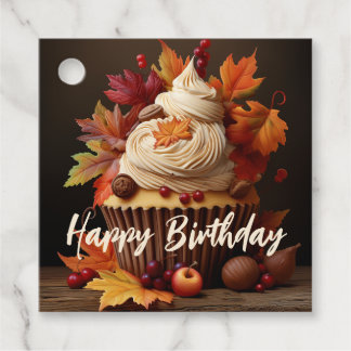 Pastel de otoño con etiqueta de regalo de cumpleañ