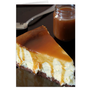 Pastel de queso de almohada y salsa de caramelo de