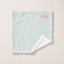 Pastel femenino verde y rosa con iniciales