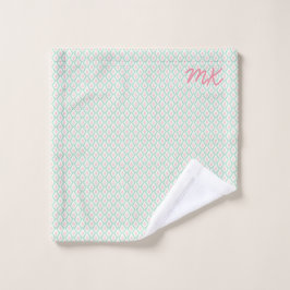 Pastel femenino verde y rosa con iniciales