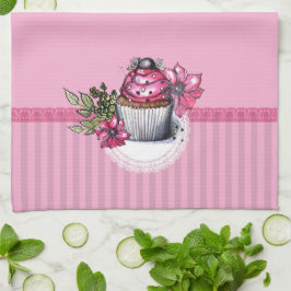 Pastel rosa con toalla de cocina con flores