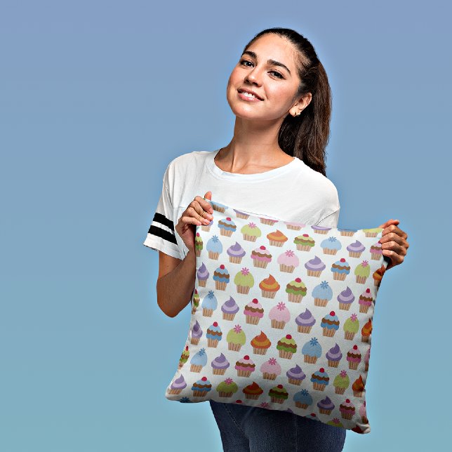 Pasteles y puntos de polka Cojín decorativo decora (Subido por el creador)