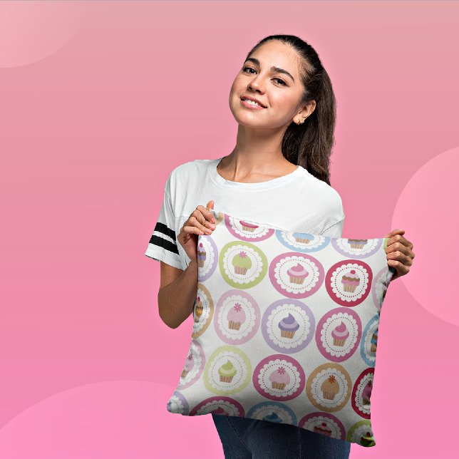 Pasteles y puntos de polka Cojín decorativo decora (Subido por el creador)