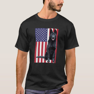 Pastor alemán negro con camiseta de bandera estado
