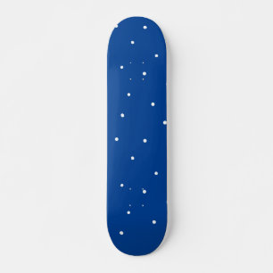 Patineta azul de fondo blanco de polkadots