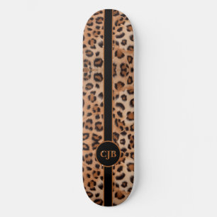 Patineta con estampado de leopardo feroz y audaz